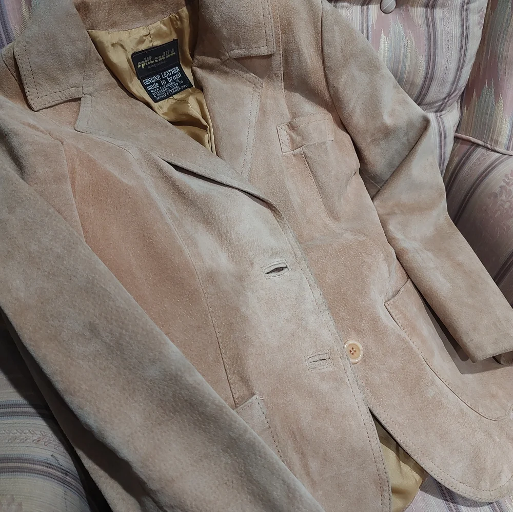 CLEARANCE!! Vintage Suede Blazer - Picture 13 of 13